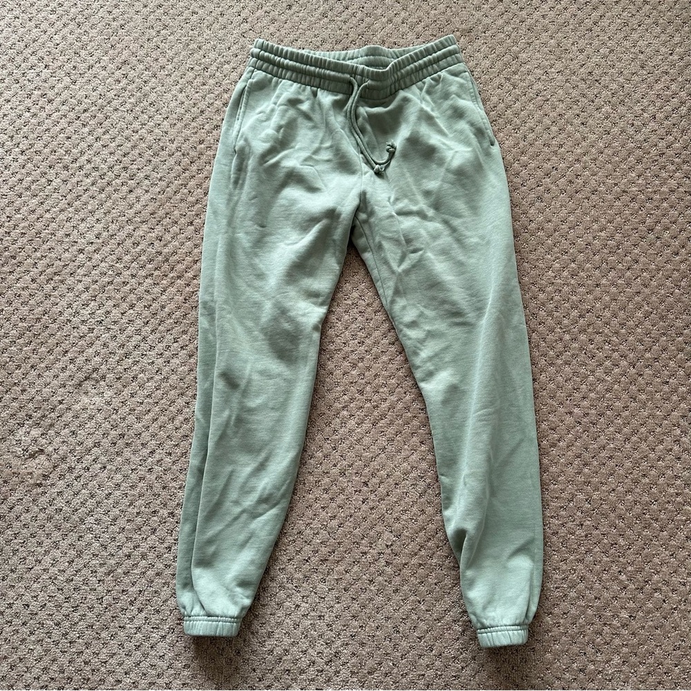 TNA Aritzia CozyAF Sweatpants sz m